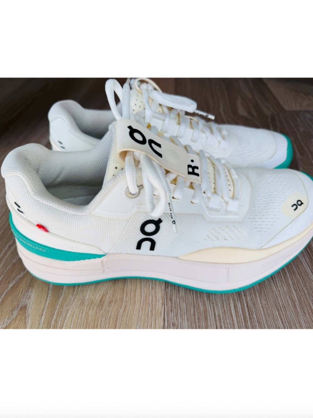 On Running "THE ROGER" & Swiss Engineering Collab Sneakers - Women’s 8 - Picture 2 of 10